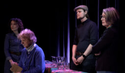 DRIE keer DICHTER bij DE HONTE